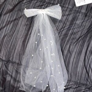 Elegant White Bow with Pearls